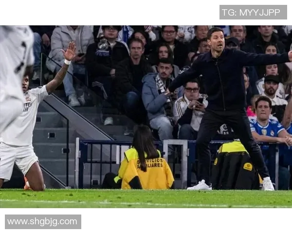 国王杯惊现乌龙球那不勒斯小胜皇马引发全场狂欢