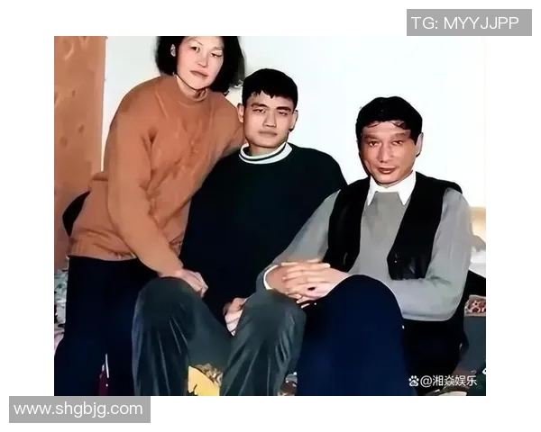 姚明与父亲的篮球梦想传承与亲情交织的感人故事
